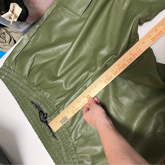 Eloquii Green Vegan Leather Cargo Jogger Pants Pull On Size 24 Q - Picture 9 of 10